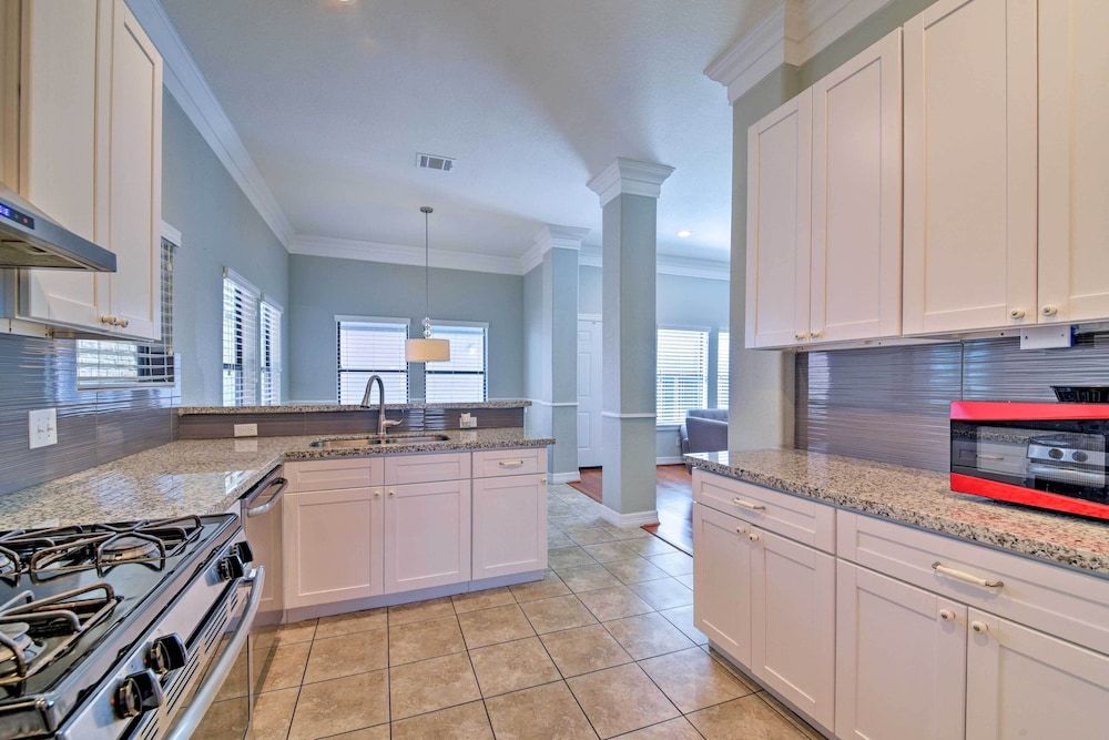 undefined Updated Home 15 Mins to the Galleria/uptown! 4