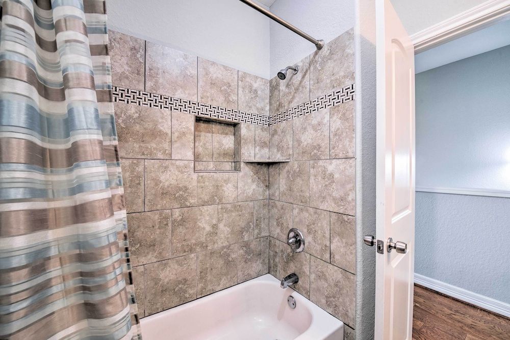 undefined Updated Home 15 Mins to the Galleria/uptown! 5