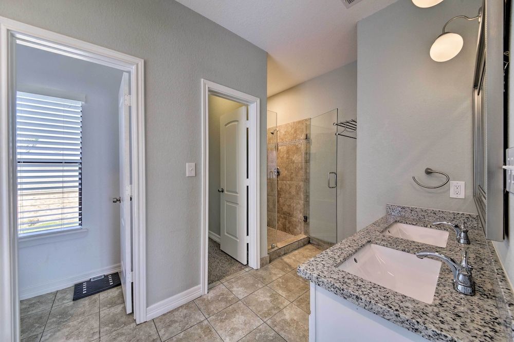 undefined Updated Home 15 Mins to the Galleria/uptown! 6