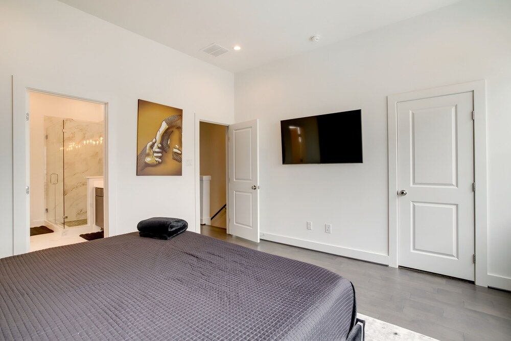 undefined Inviting H-town Home Near Shops & Golf Courses! 7