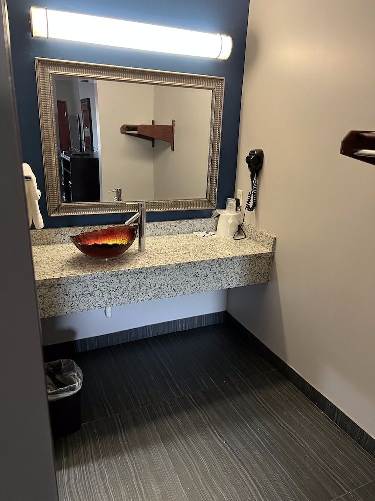 undefined Regency INN & Suites 10