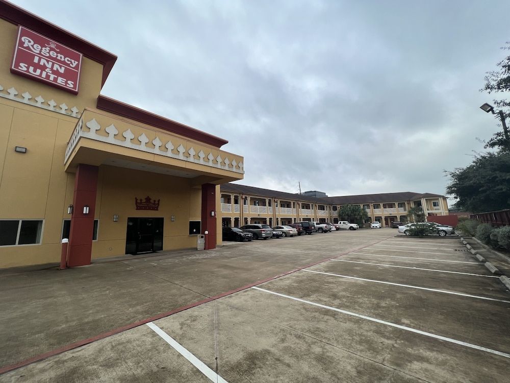 undefined Regency INN & Suites 4