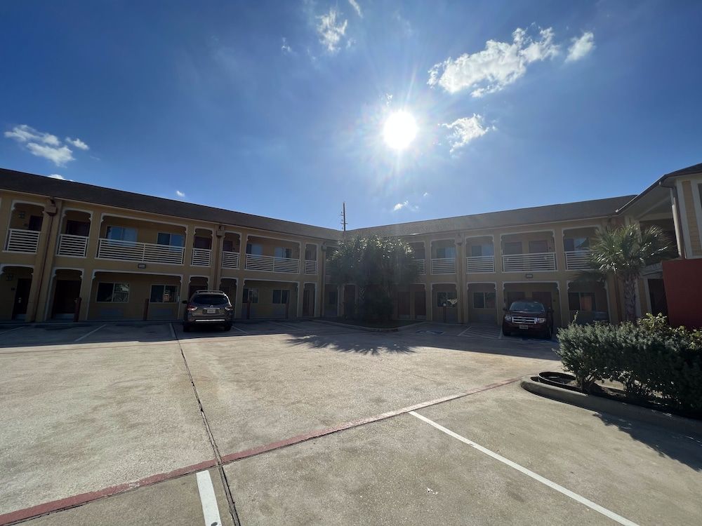 undefined Regency INN & Suites 5