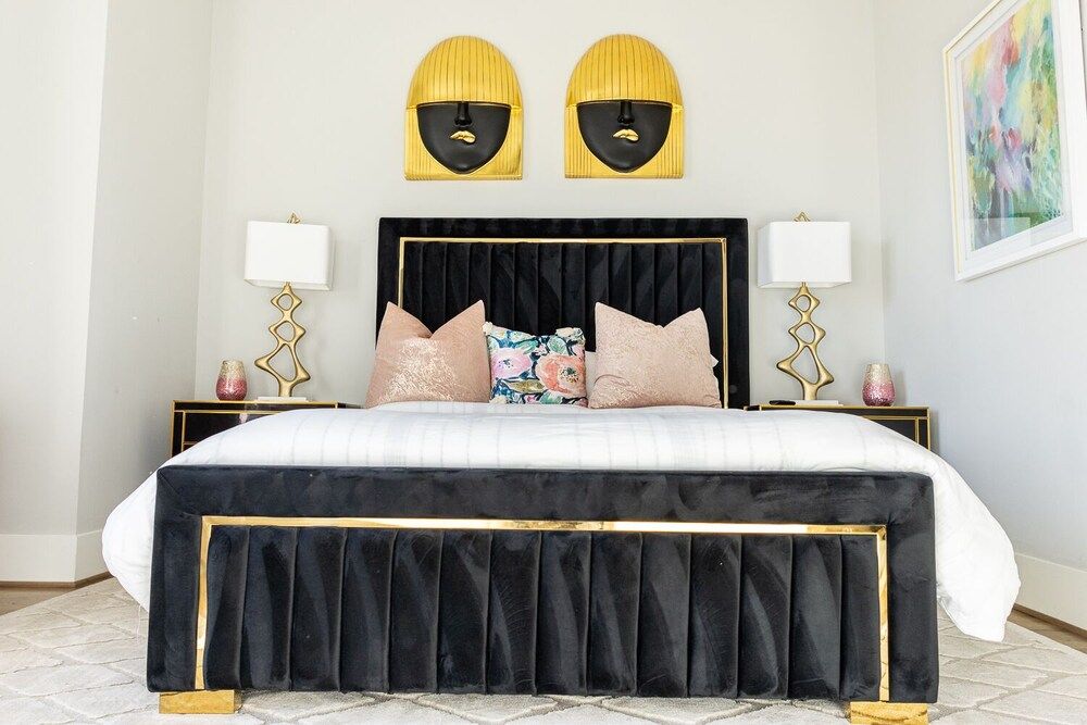 undefined Stylish Luxury Downtown Home 9