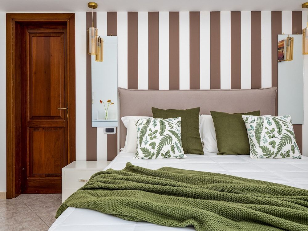 Palazzo Russo Panoramic Apartment 3