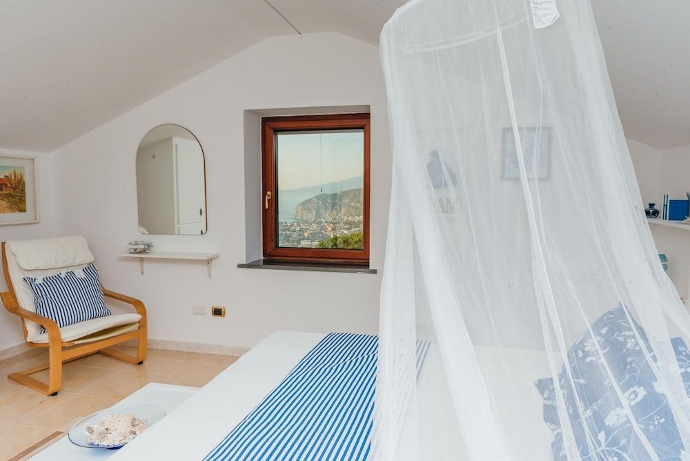 Villa Tina in Sant Agnello Villa, Smoking 7