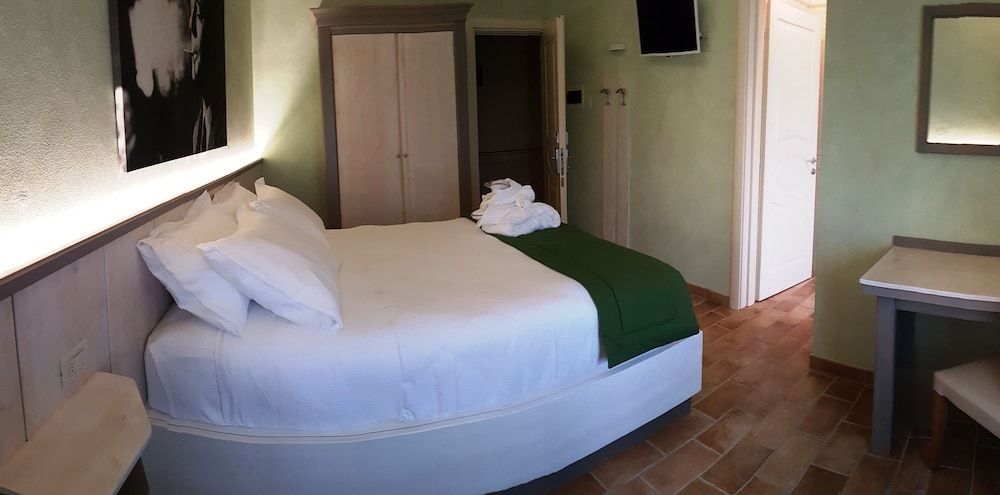 Deluxe Room, 1 Queen Bed