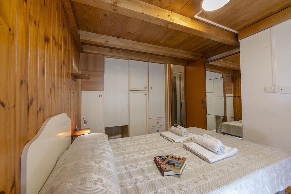 Family House, 1 Bedroom, Sea Facing (Casa di Paolo 50m from beach)