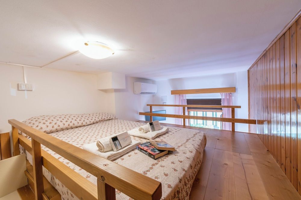 Family House, 1 Bedroom, Sea Facing (Casa di Paolo 50m from beach)