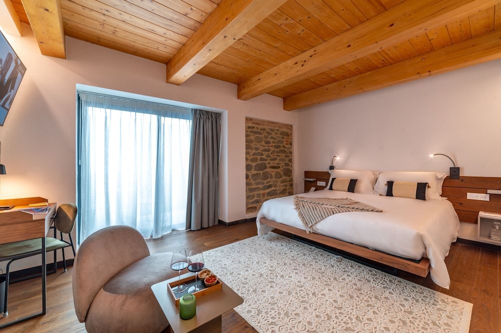 Comfort Room, Balcony