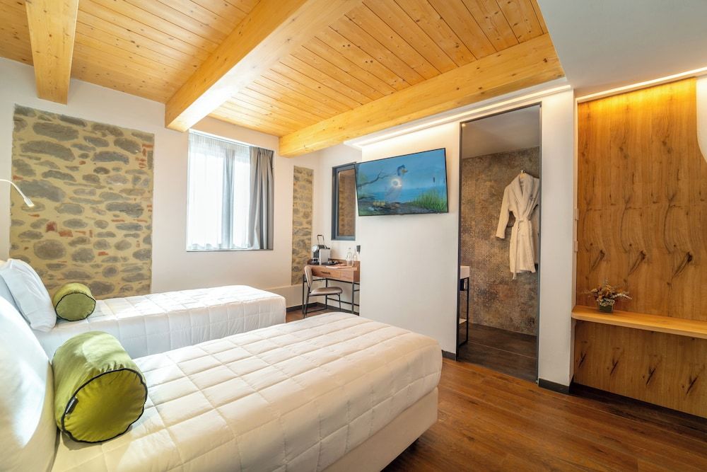 Family Room, 2 Bathrooms