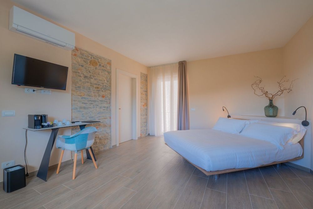 Panoramic Suite, 1 Bedroom, Pool Access, Vineyard View