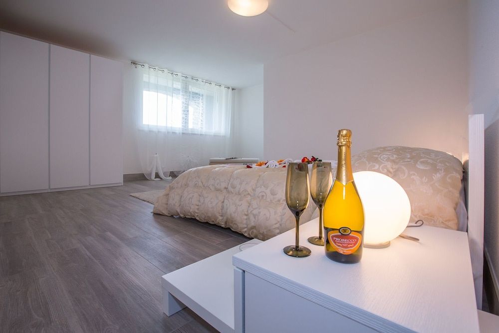 Villa, 5 Bedrooms, Private Pool, Lake View