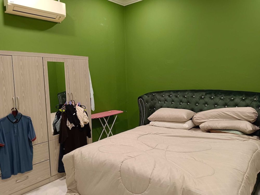 Room, 3 Bedrooms
