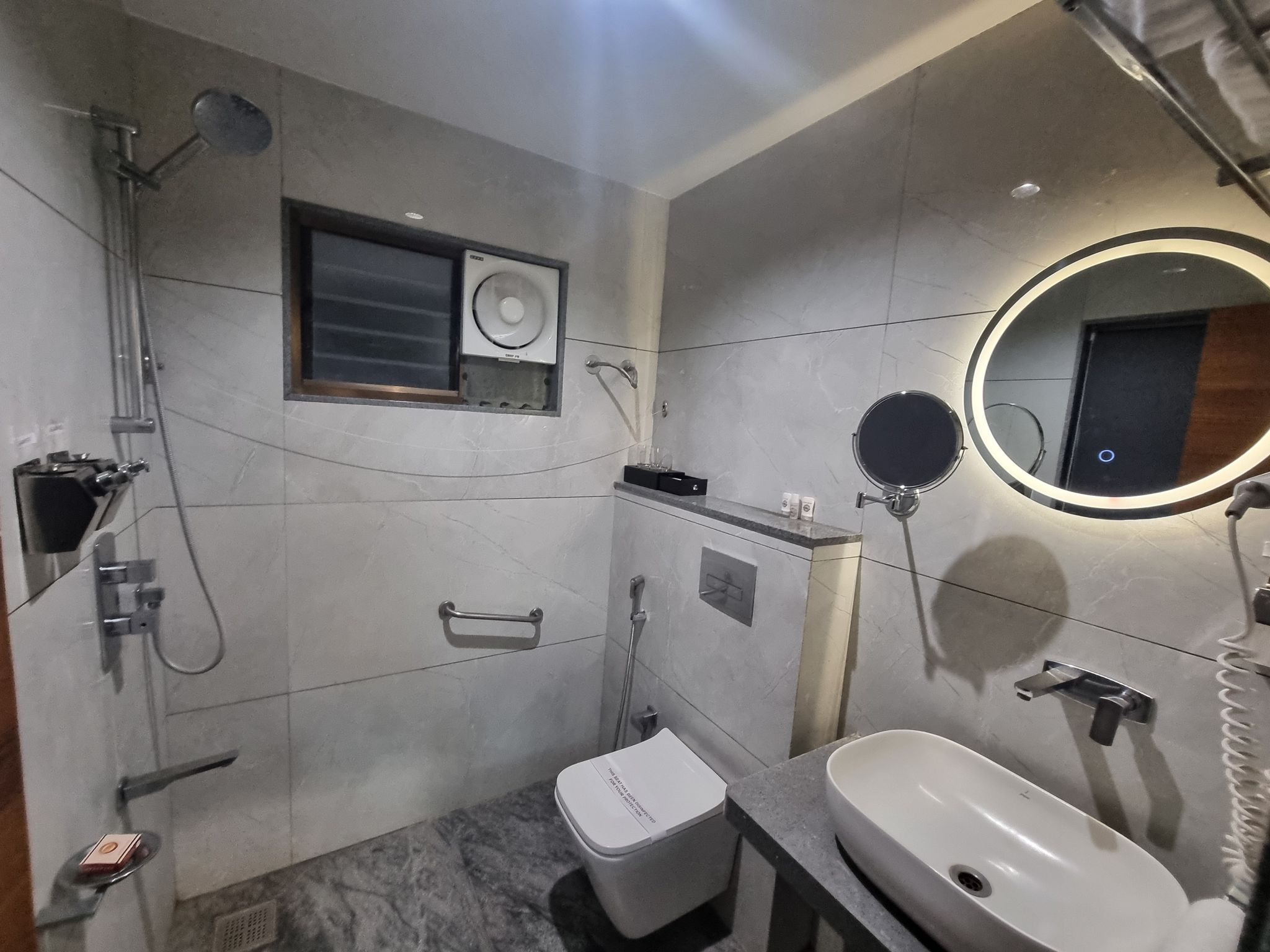 RG Exclusive Hotel CORPORATE PRIVILEGE ROOM- (KING BED) 7