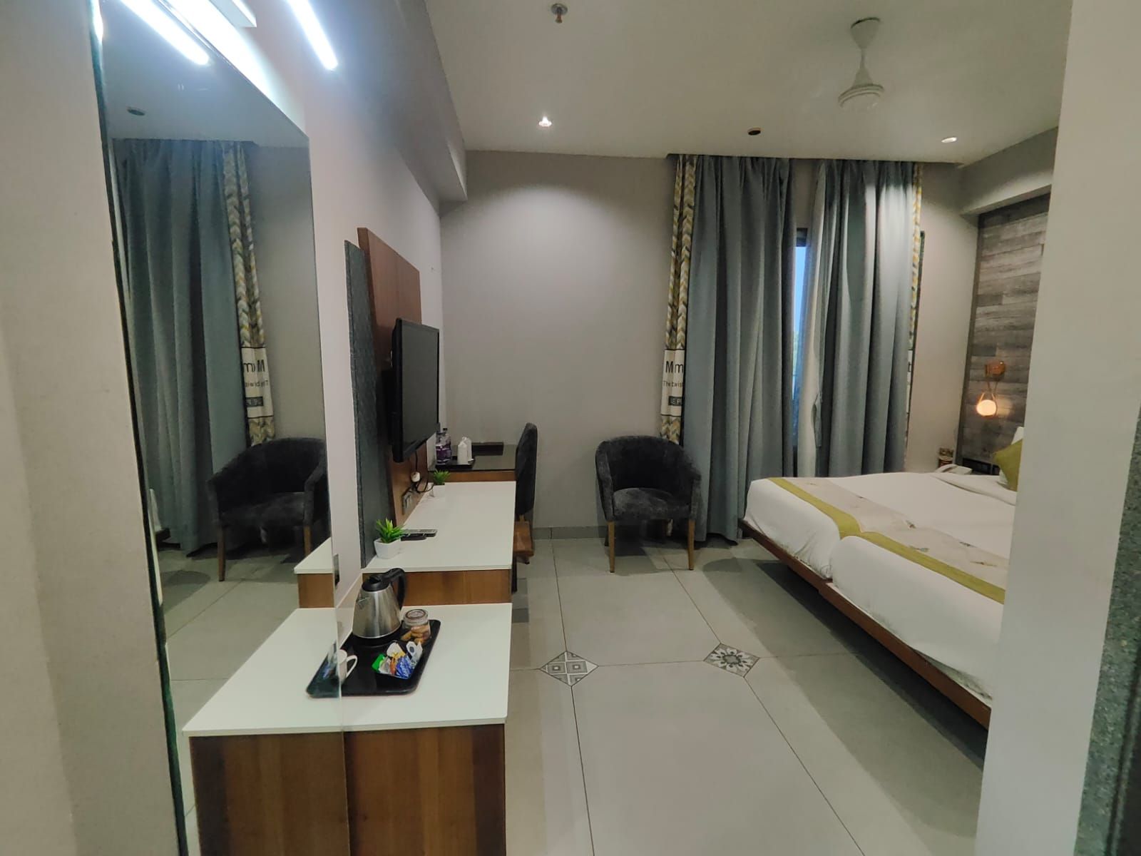 RG Exclusive Hotel CORPORATE PRIVILEGE ROOM- (KING BED)