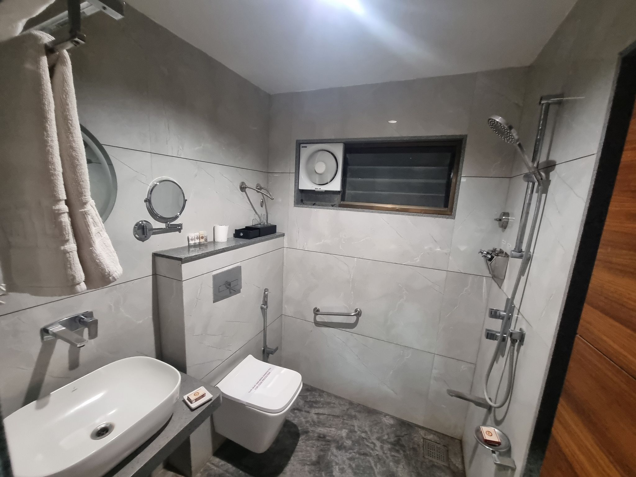 RG Exclusive Hotel CORPORATE PRIVILEGE ROOM- (KING BED) 5