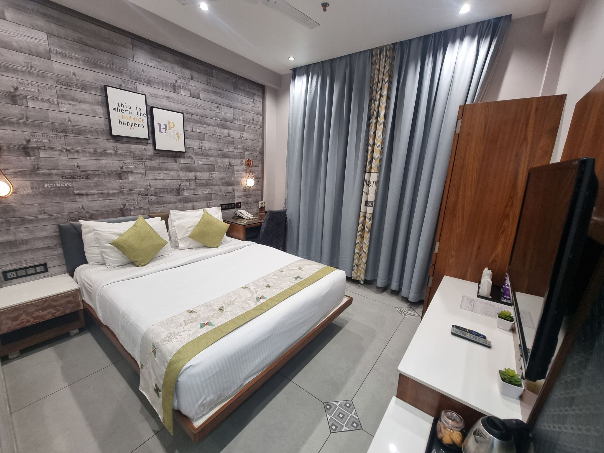 RG Exclusive Hotel CORPORATE PRIVILEGE ROOM- (KING BED) 3