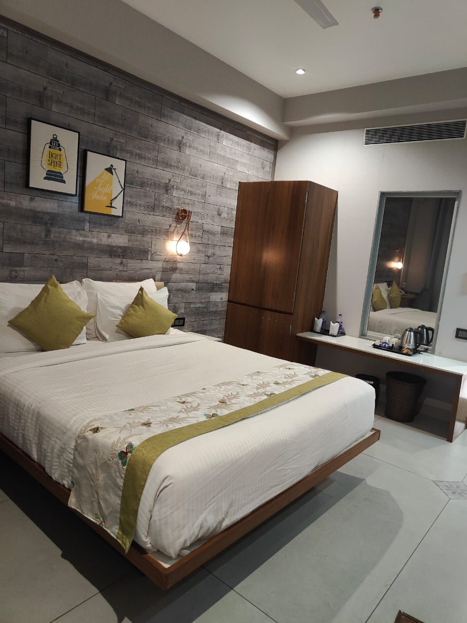 EMPERIAL CLUB ROOM (KING BED)