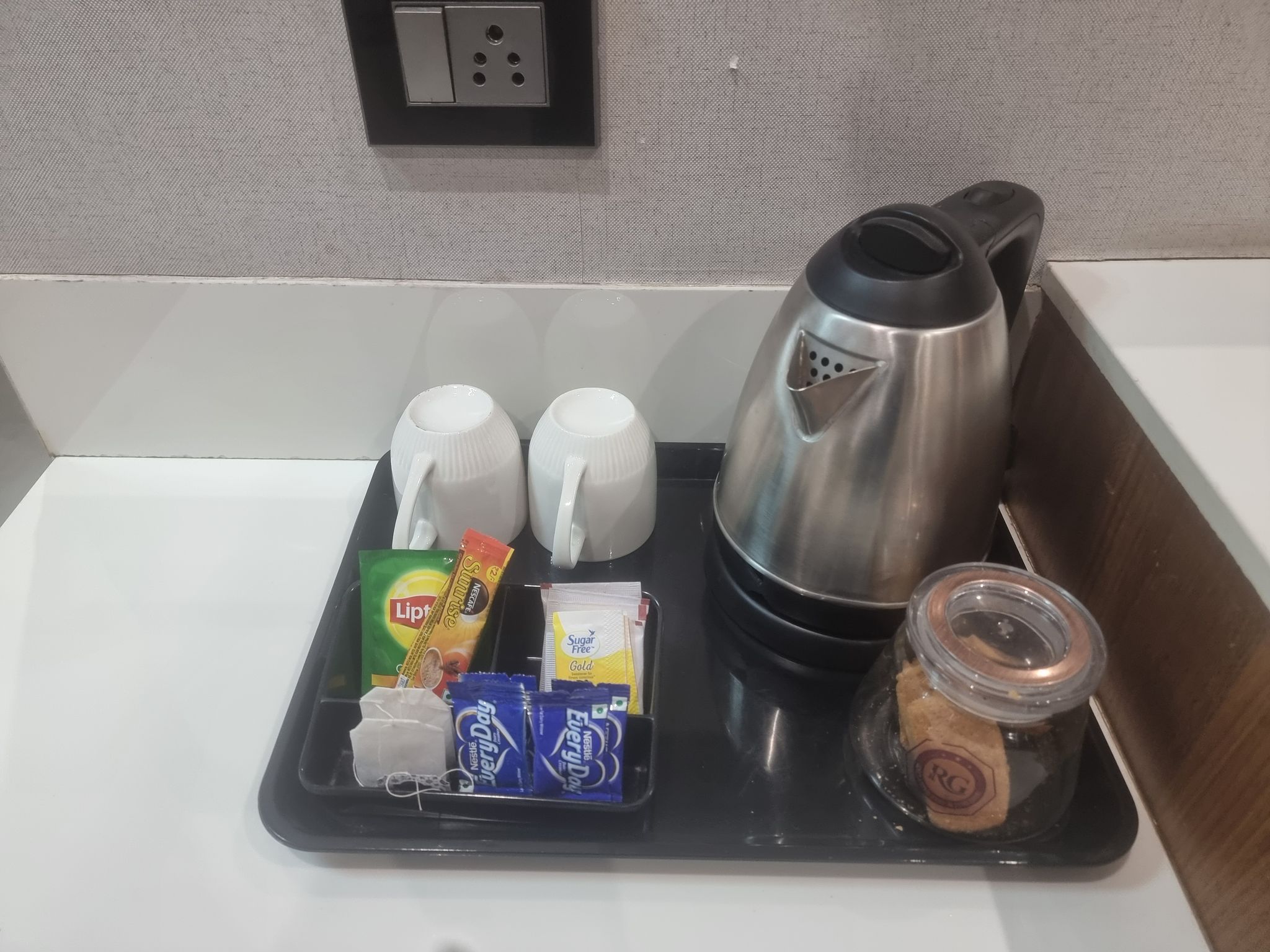 EMPERIAL CLUB ROOM (KING BED)