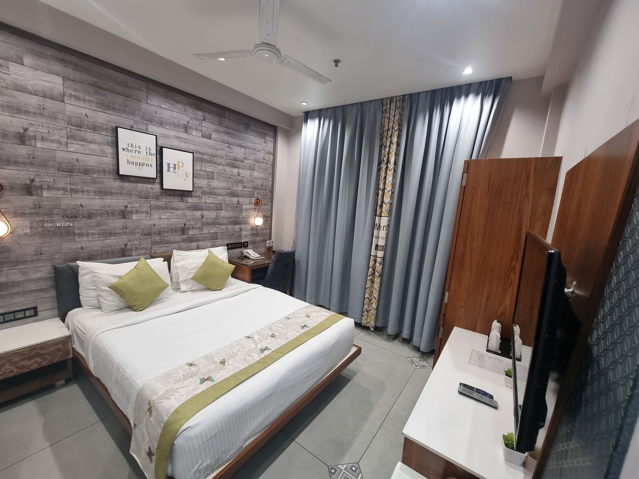 RG Exclusive Hotel CORPORATE PRIVILEGE ROOM- (KING BED) 4