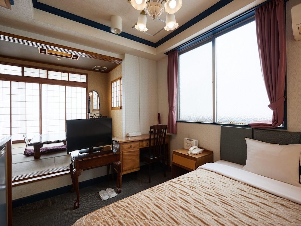 Japanese-Western Style Room, Smoking