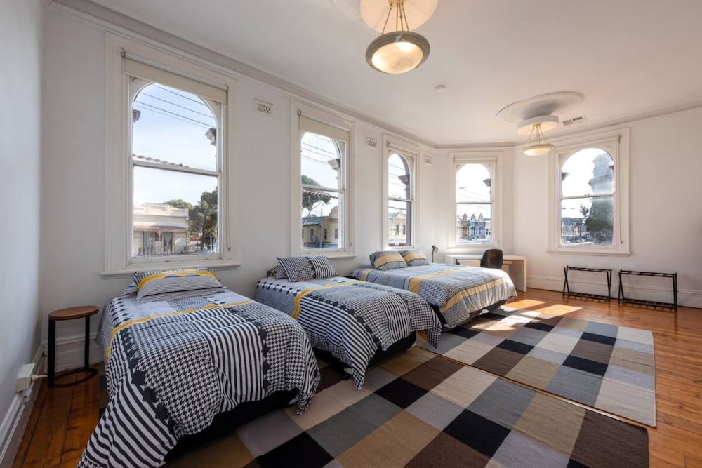 Basic Apartment, Multiple Beds