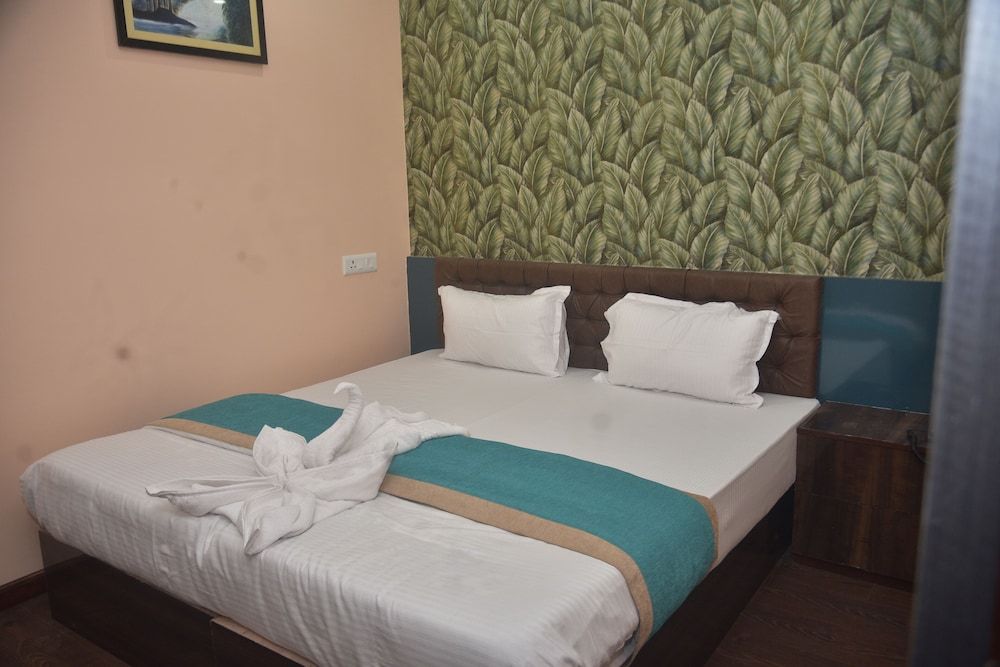 Hotel Maa International Deluxe Double Room 3