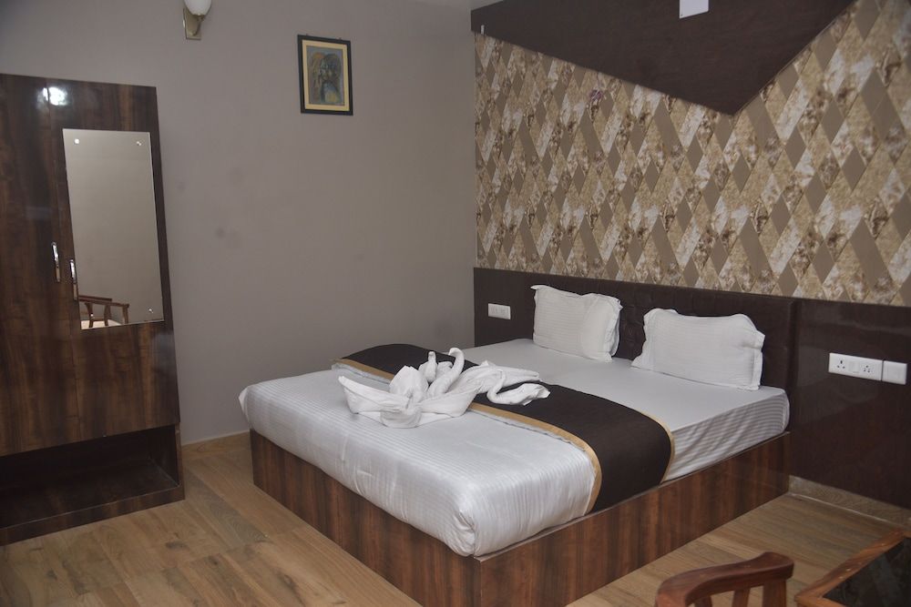 Hotel Maa International Deluxe Double Room 16