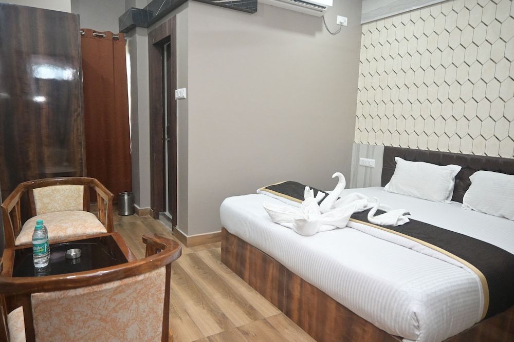 Hotel Maa International Deluxe Double Room 13