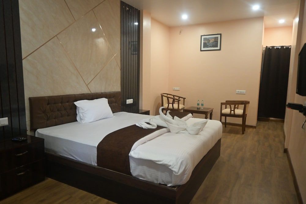 Hotel Maa International Deluxe Double Room 2