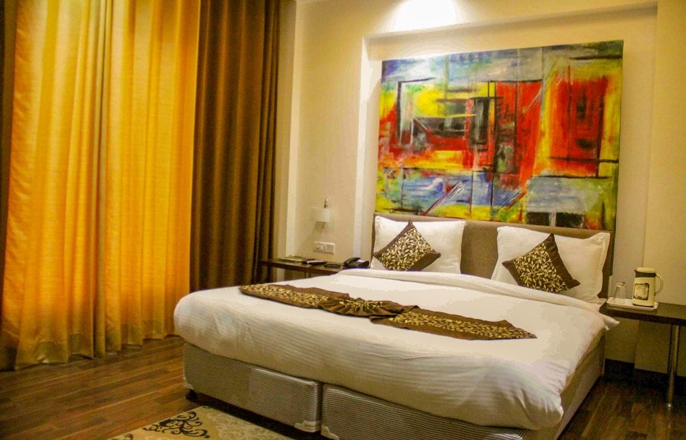 Four Leaf Hotel Suite