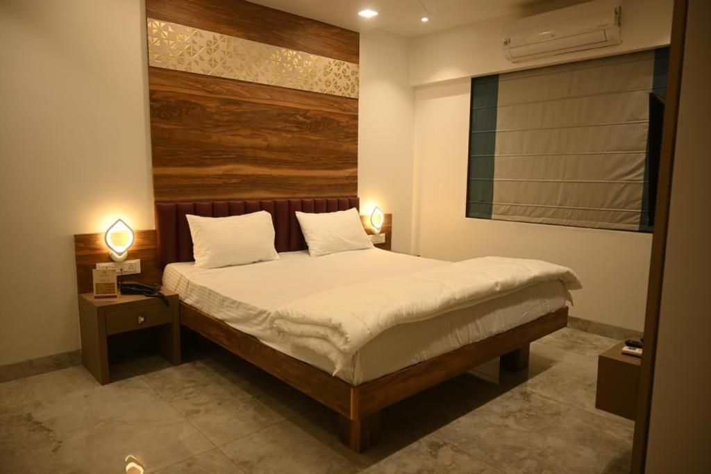 Hotel Prime Square Super Deluxe Room (Unmarried Couples Not Allowed)