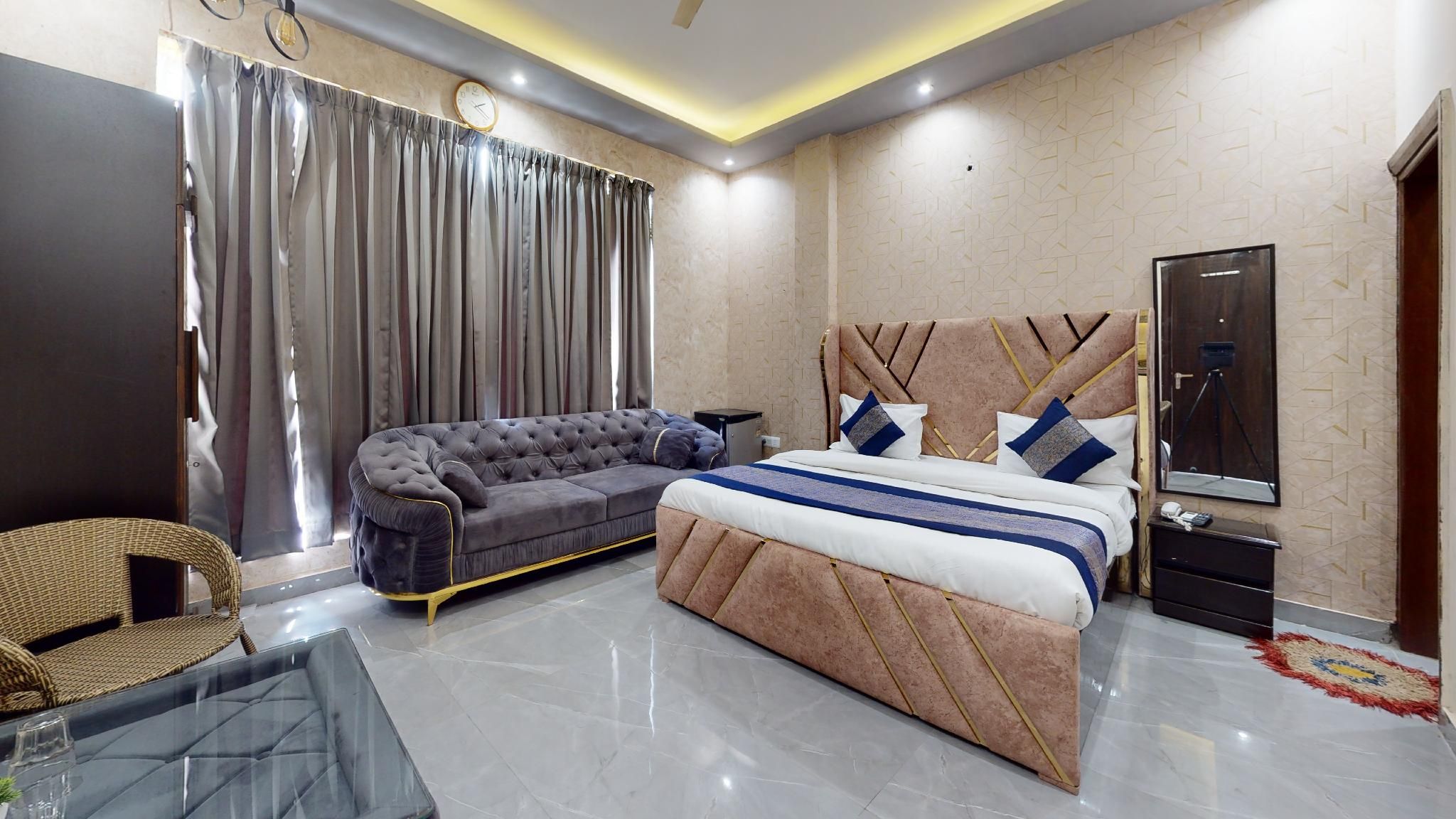 Crescent Inn Executive Room 11