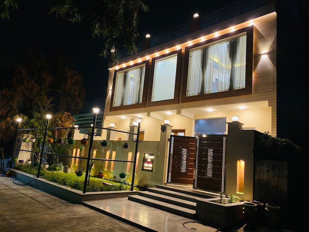 undefined Crescent Inn 6