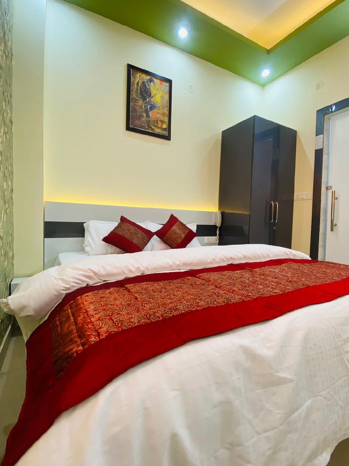 Crescent Inn Executive Room 13