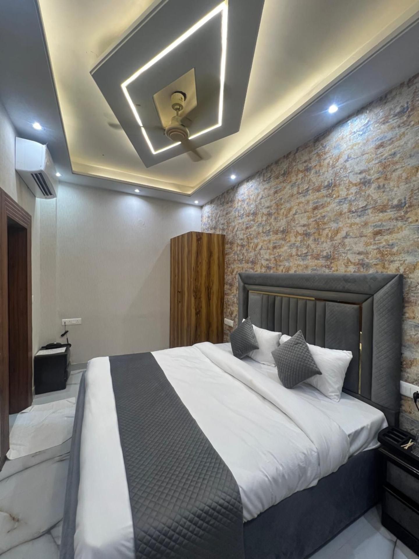 Crescent Inn Executive Room 15