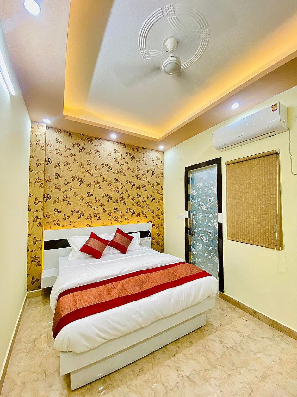 Crescent Inn Deluxe Room 6