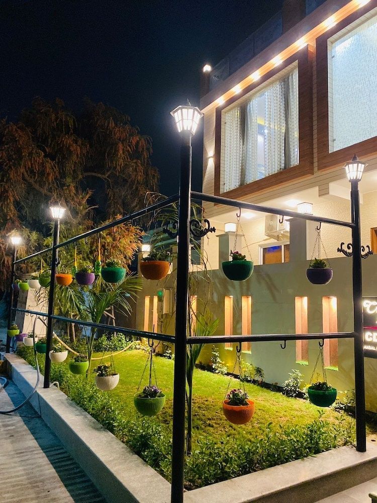 undefined Crescent Inn 8