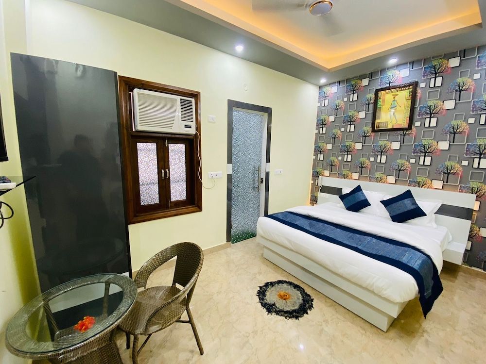 Crescent Inn Executive Room 4