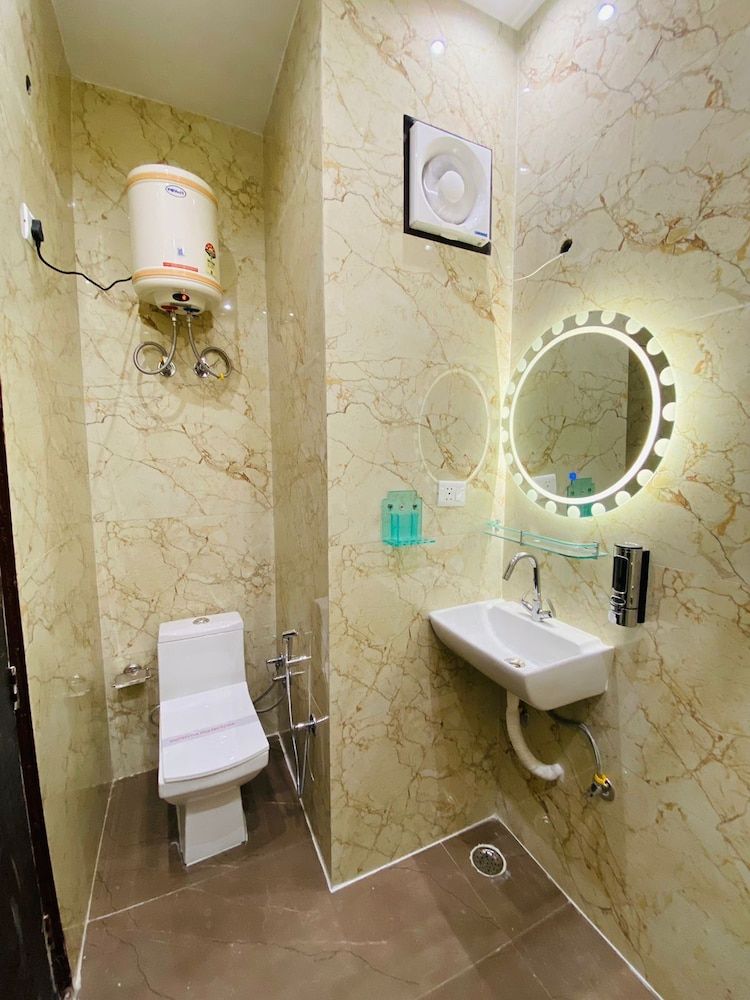 Crescent Inn Executive Room 18