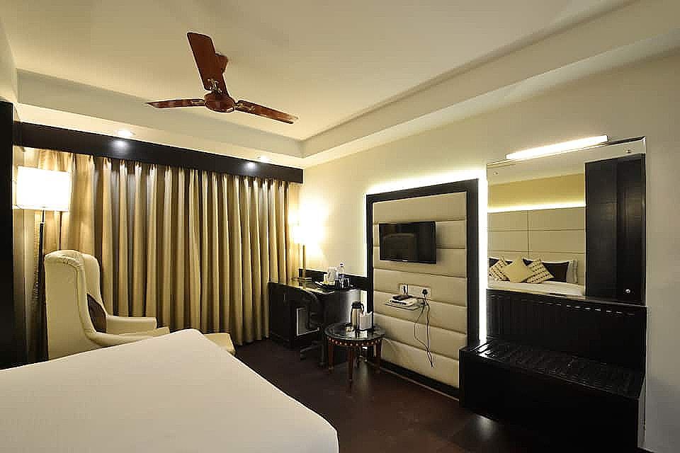 1 King Bed, Non-Smoking, Standard Room, Air-Conditioned, Wi-Fi, Coffee And Tea Maker, Safe, Full Bre