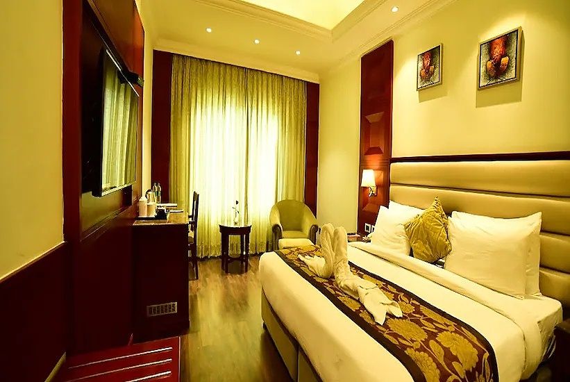 1 King Bed, Smoking Room, Standard Room, Air-Conditioned, Wi-Fi, Coffee And Tea Maker, Safe, Full Br