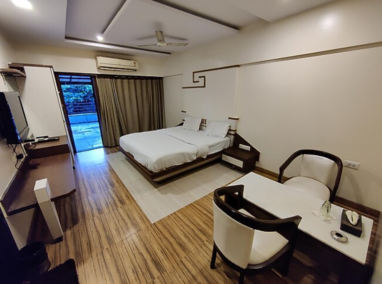 Hotel Praveen International Suite