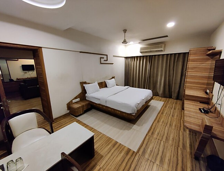 Hotel Praveen International Suite 3