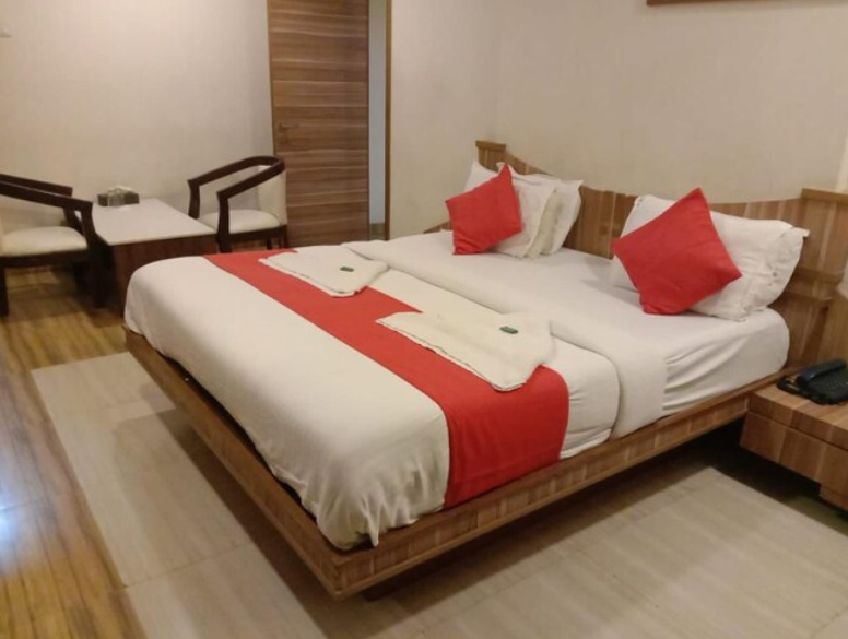 Hotel Praveen International Super Deluxe Room 2