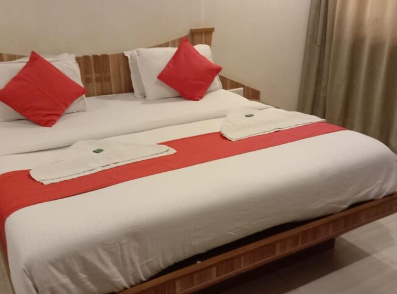 Hotel Praveen International Super Deluxe Room