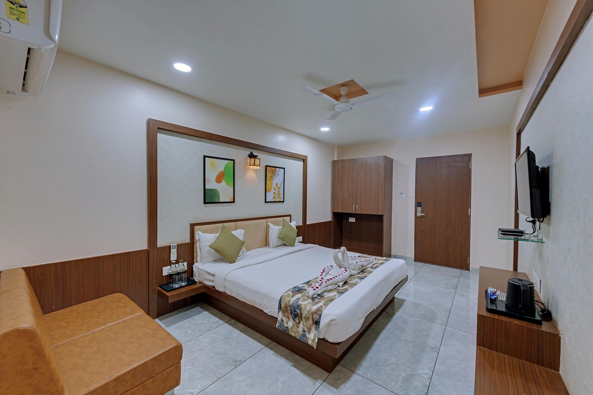 Hotel Sai Inn, Statue of Unity AC DELUXE ROOM 4