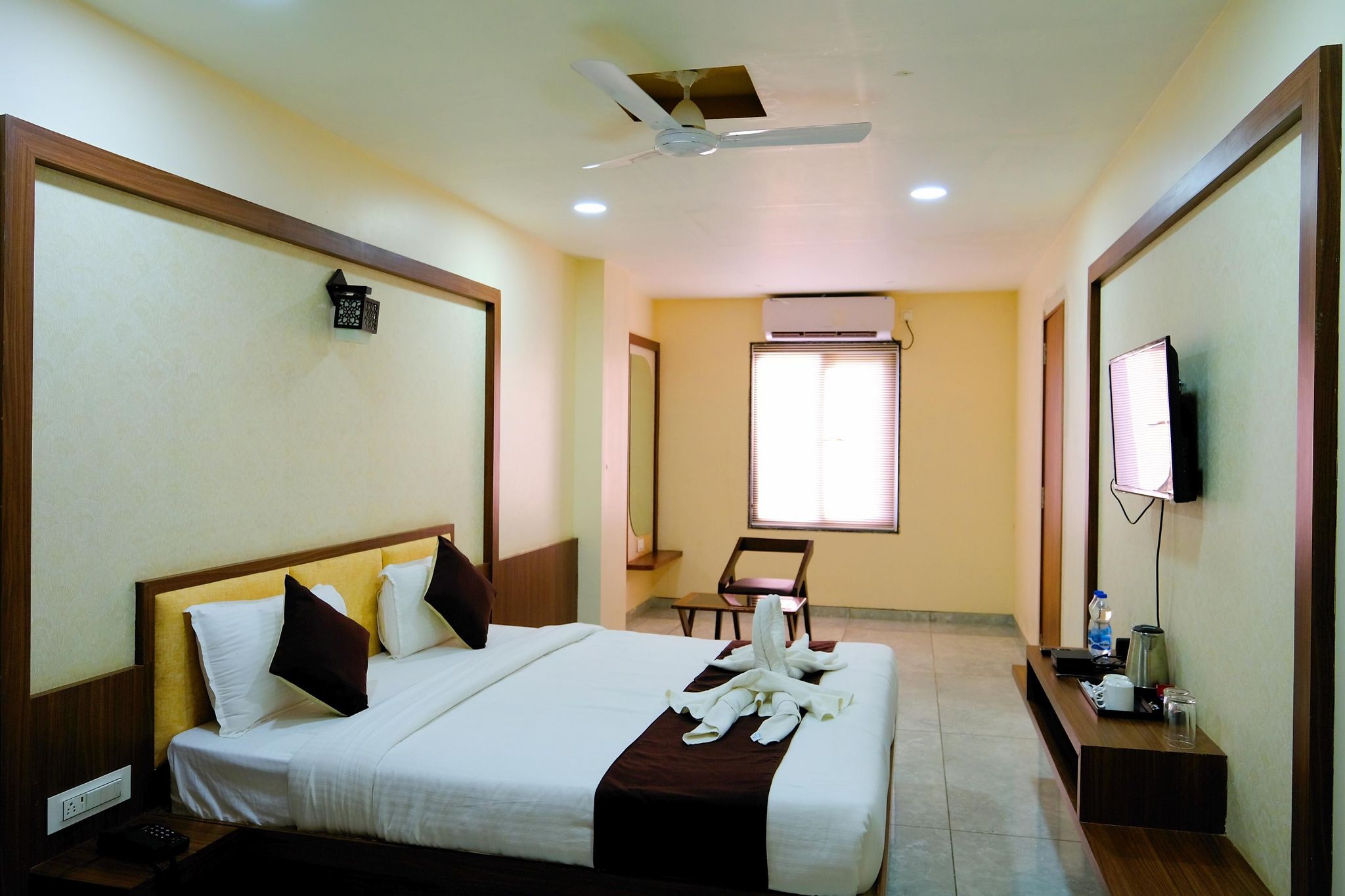 AC DELUXE ROOM