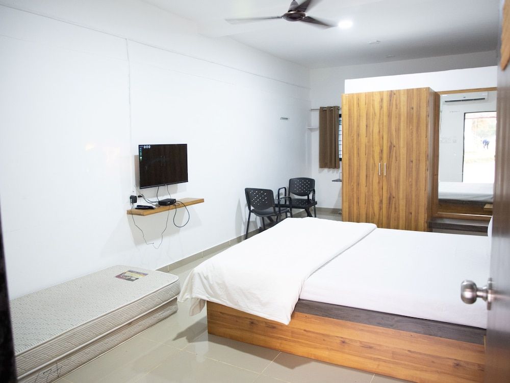 Vasant Vihar Resort Deluxe Room 2